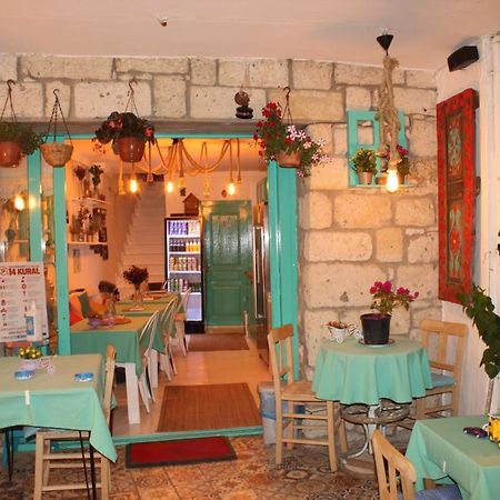 Aracati Pansiyon Çeşme Luaran gambar